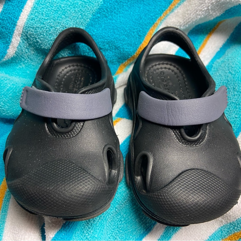 Crocs size 5 toddler